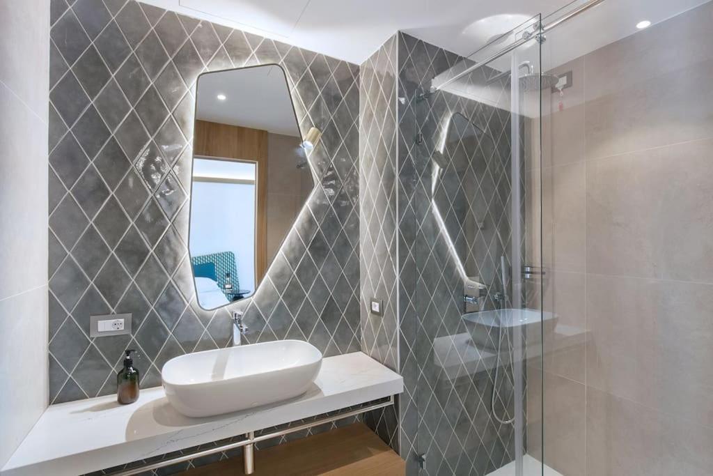 Villa Divina-Apt Armonia-Con Piscina E Vista Lago Castelletto Di Brenzone Exteriör bild