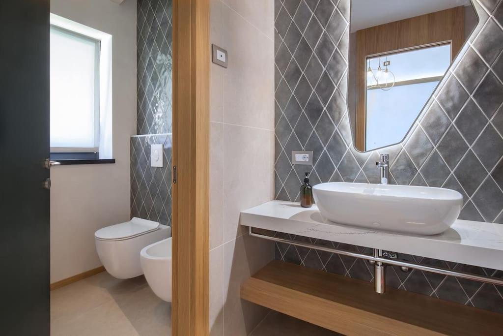 Villa Divina-Apt Armonia-Con Piscina E Vista Lago Castelletto Di Brenzone Exteriör bild