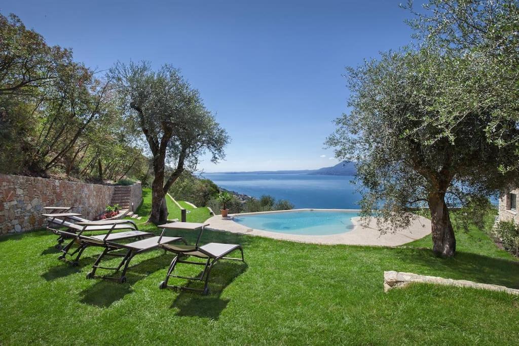 Villa Divina-Apt Armonia-Con Piscina E Vista Lago Castelletto Di Brenzone Exteriör bild