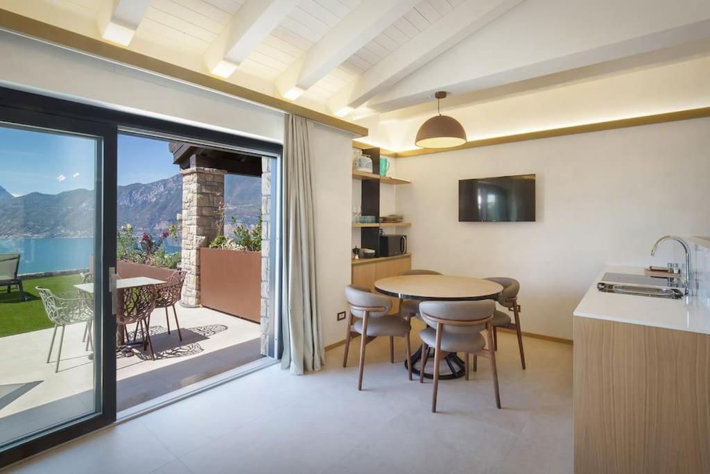 Villa Divina-Apt Armonia-Con Piscina E Vista Lago Castelletto Di Brenzone Exteriör bild