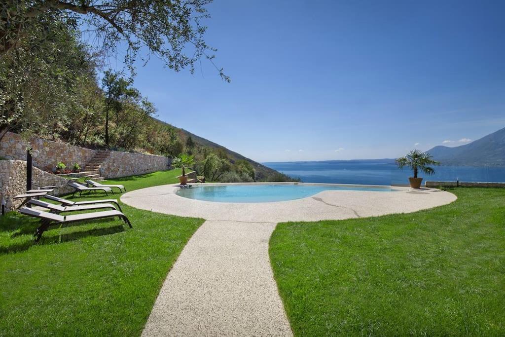 Villa Divina-Apt Armonia-Con Piscina E Vista Lago Castelletto Di Brenzone Exteriör bild