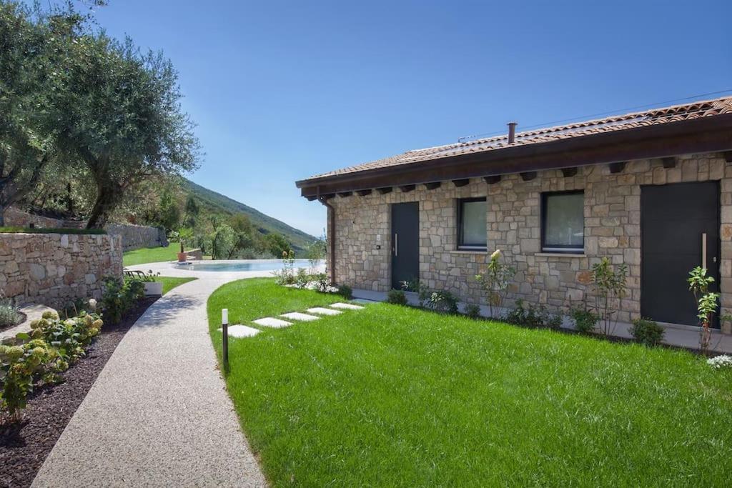 Villa Divina-Apt Armonia-Con Piscina E Vista Lago Castelletto Di Brenzone Exteriör bild